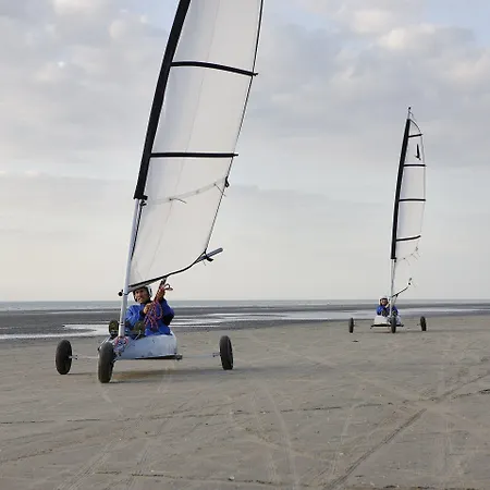 Aparthotel Village Pierre & Belle Dune 3*